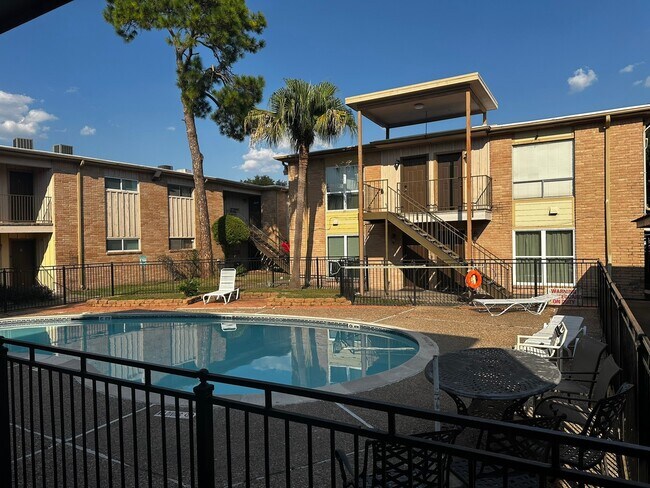 Building Photo - 8110 Albacore Dr