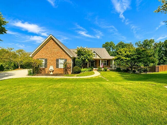 Building Photo - 128 Fox Farm Way