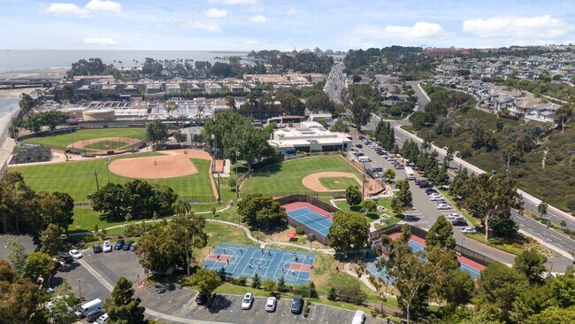 Building Photo - Stunning 1 Bedroom 1 Bath in Dana Point
