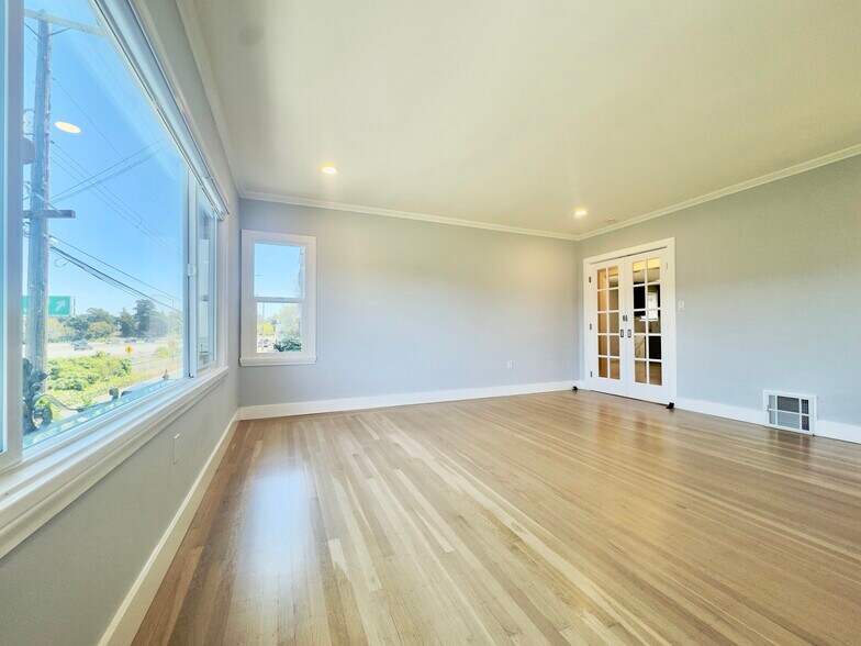 Building Photo - 161 Perry Pl