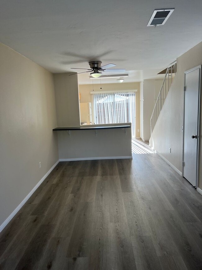 Building Photo - Updated 2BR/1BA 2 Story Townhome in Park Like setting in Santee