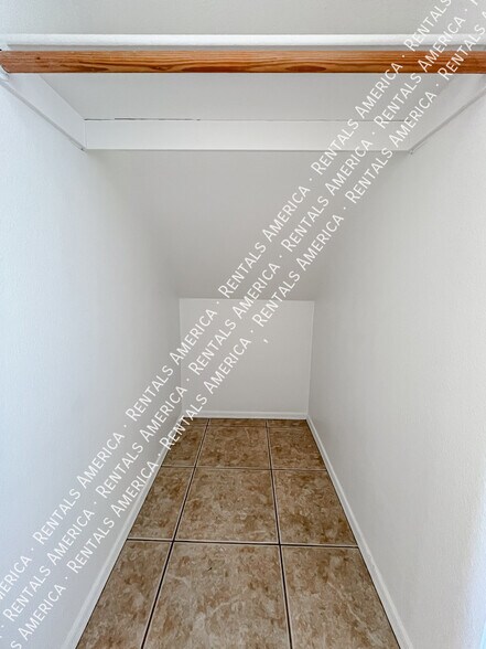 Building Photo - 9765 E Knowles Ave