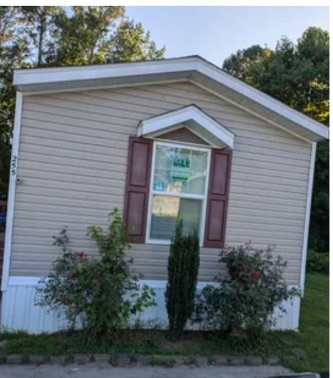 Building Photo - 255 Greenview Cir