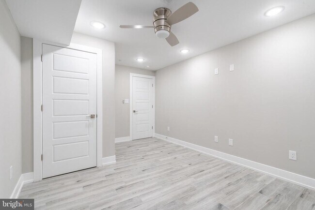 Building Photo - 103 E Duval St