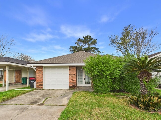 Building Photo - AVAILABLE NOW! 2 Bedroom 2 Bathroom