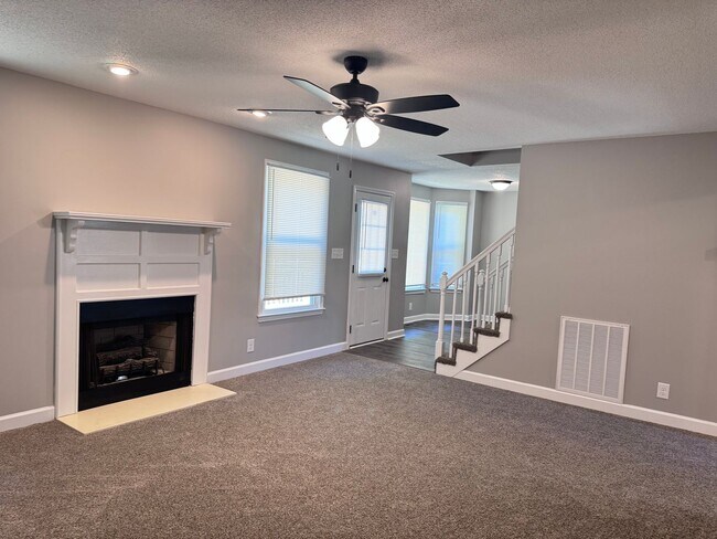 Building Photo - 130 Shady Maple Dr