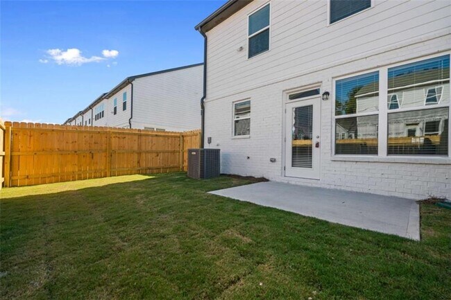 Building Photo - 61 Auburn Wds Dr