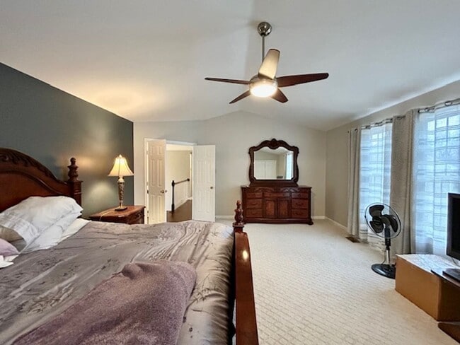 Building Photo - 5 Milestone Manor Ct