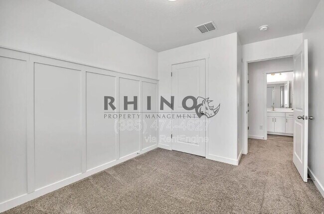 Building Photo - 880 N Herman Dr