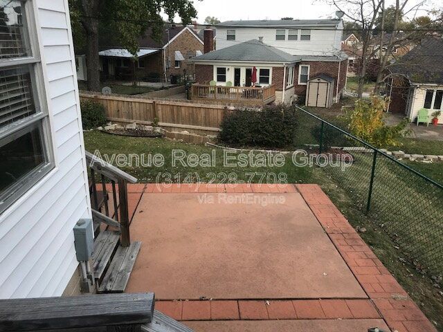 Building Photo - 9128 Coral Dr