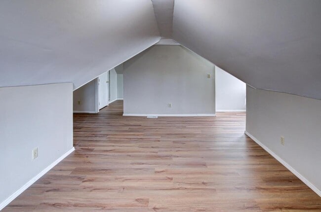 Building Photo - 6206 Alber Ave