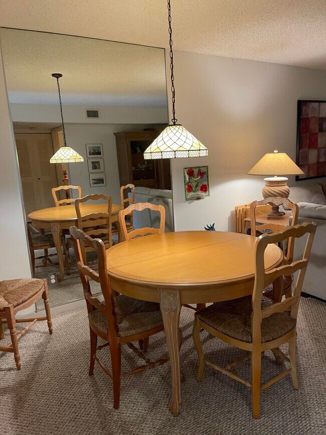 Building Photo - 1401 Pinecrest Cir