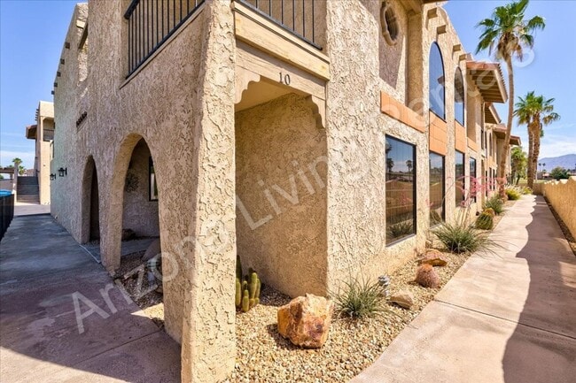 Building Photo - FURNISHED CONDO WITH POOL