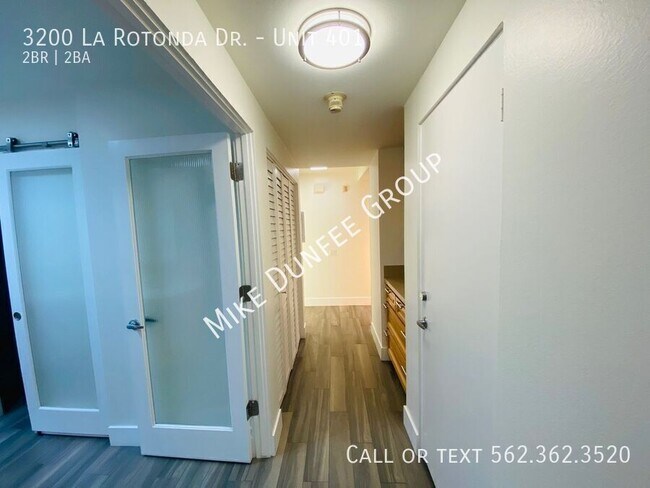 Building Photo - 3200 La Rotonda Dr