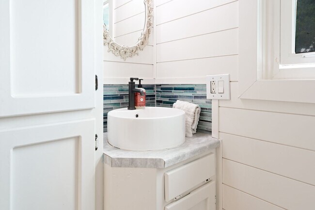 Building Photo - Beautifully Renovated 4-Bedroom Farmhouse on Large Corner Lot in the Heart of Sublimity - Water/S...