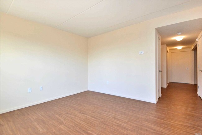 Building Photo - 420 Schroeders Ave