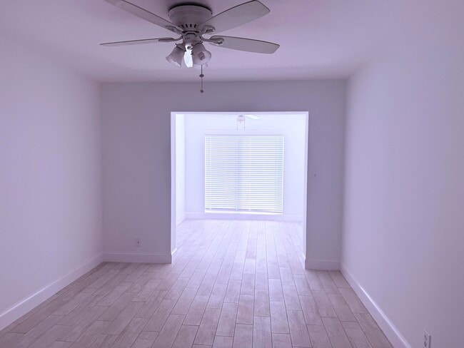 Building Photo - 626 Prosperity Farms Rd