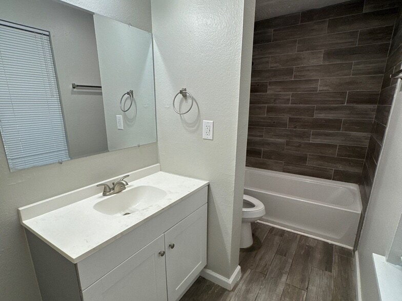 Building Photo - 275 Tinker Hill Cv
