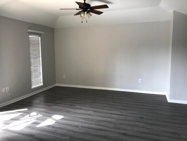 Building Photo - 4815 Via Palm Lakes