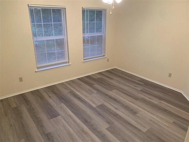 Building Photo - 10911 Grassmere Ct