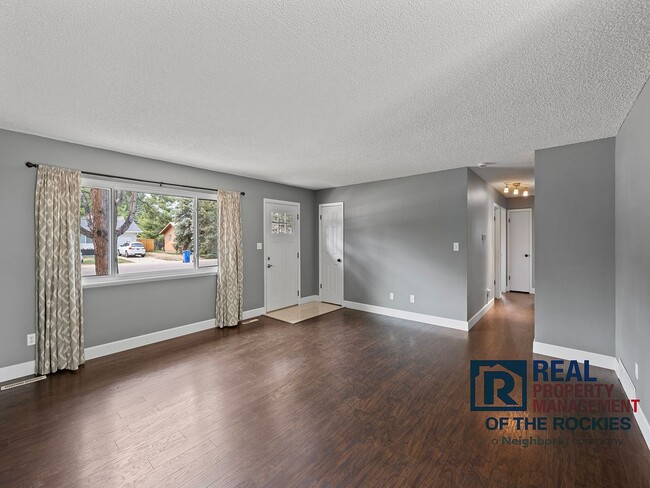 Building Photo - Charming 3-Bed, 1.5-Bath Home in Desirable...