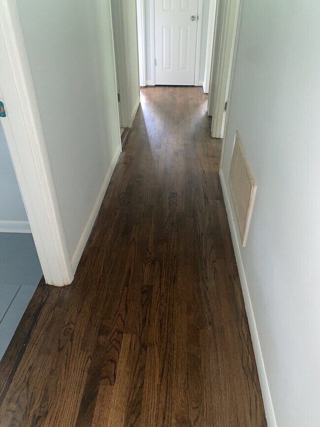 Building Photo - "Charming 3-Bed, 2-Bath Home at 109 Calhoun Ave: Your Serene Retreat in Pendleton!"