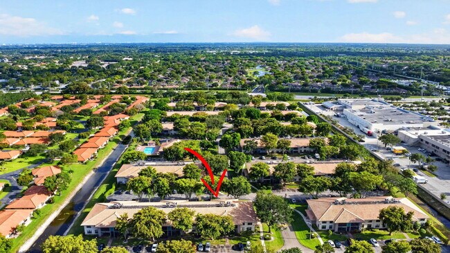 Building Photo - 9810 Pineapple Tree Dr