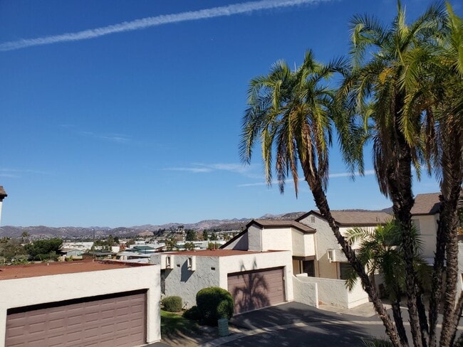 Building Photo - Fabulous Fletcher Hills remodeled townhome.