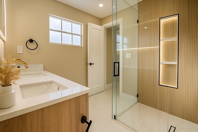 Building Photo - 1399 NE 38th St