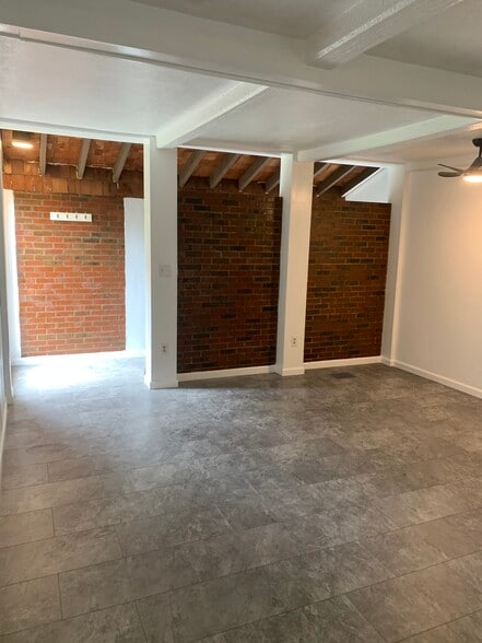 Building Photo - 39 Dilworth St