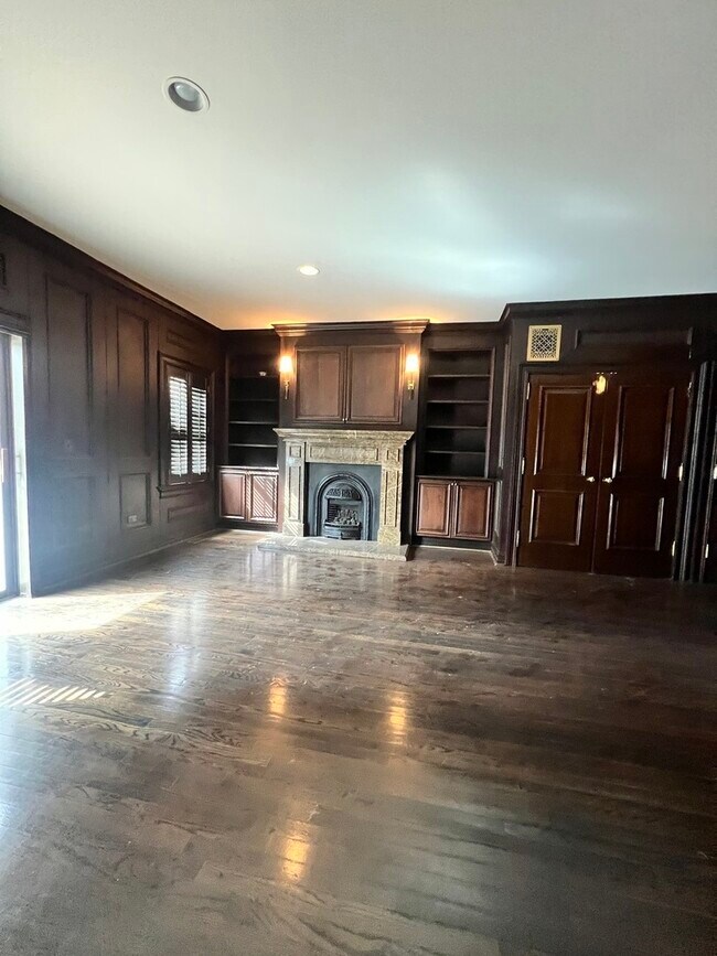 Building Photo - 2008 S Calumet Ave