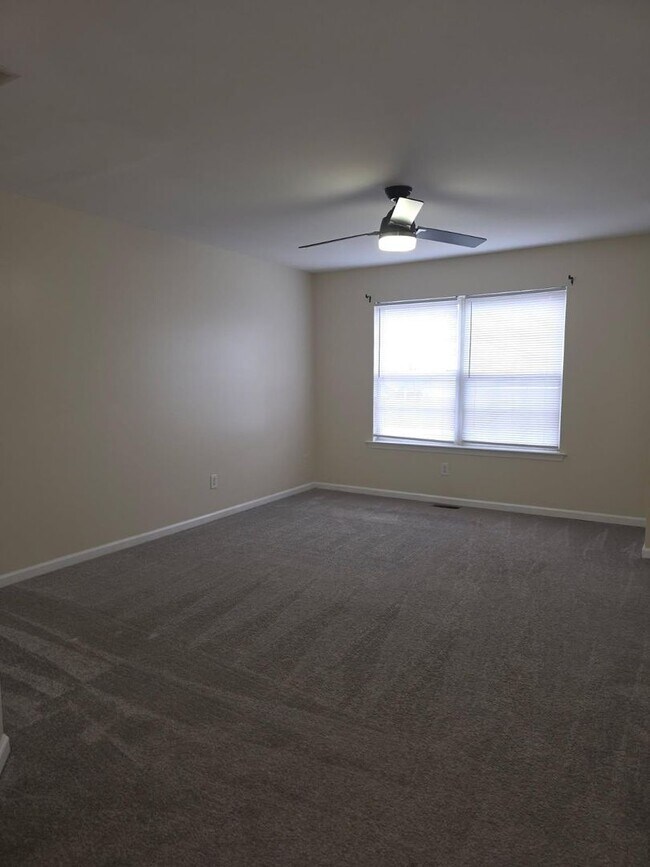 Building Photo - 24 Woodcrest Ct
