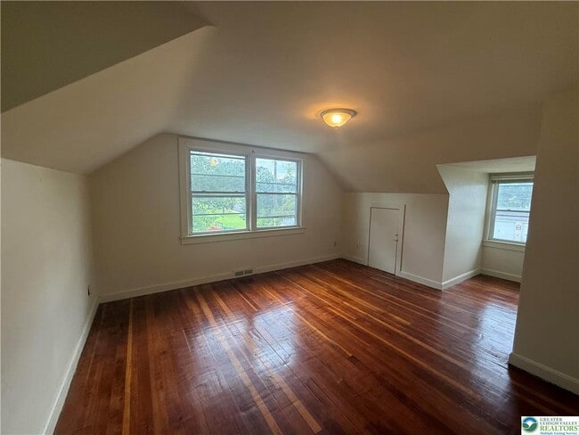 Building Photo - 4163 Fairmont St