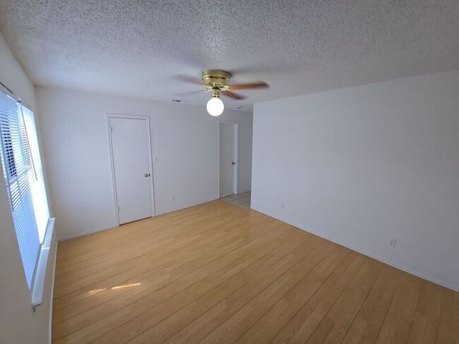 Building Photo - **Updated 2 Bed Home with Covered Carport ...