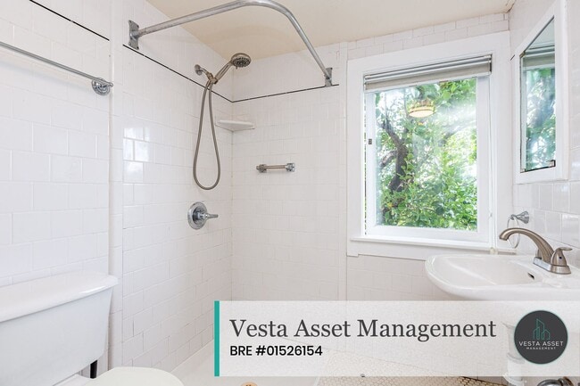 Building Photo - 301-303 Corbett Avenue