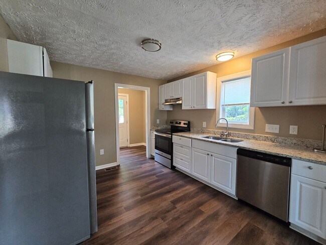 Building Photo - 707 Miller Ave