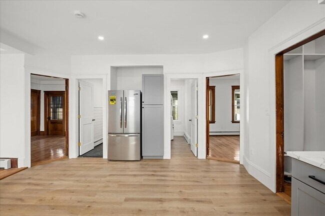 Building Photo - 183 Vernon St