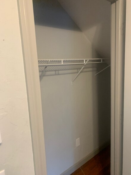 Primary Photo - 176 Main St