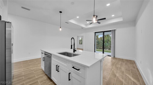 Building Photo - 706 Homer Ave S