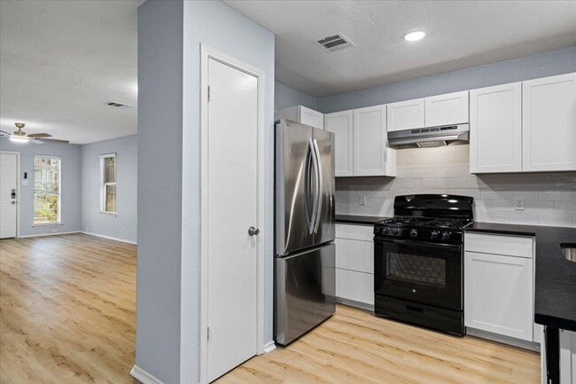 Building Photo - 8706 Dandelion Trail