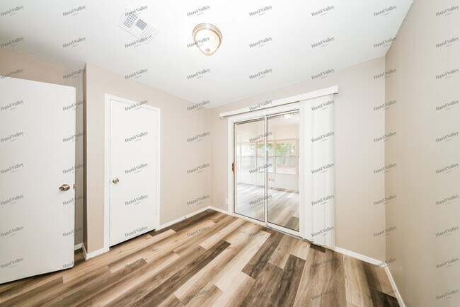 Building Photo - 430 W Juniper Dr