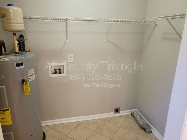 Building Photo - 111 Sunset Dr