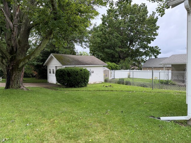 Building Photo - 4250 Harding Dr