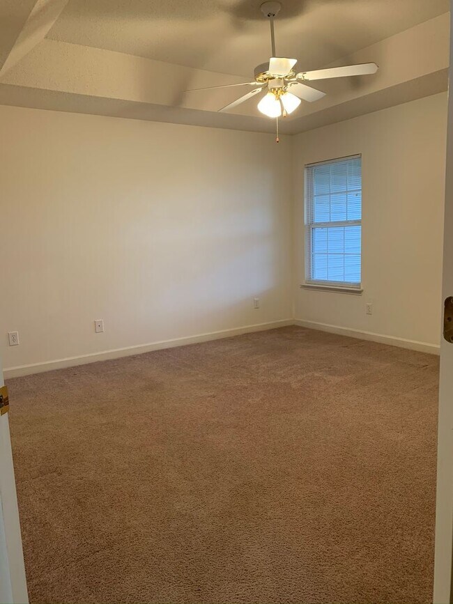 Building Photo - 177 Clusters Cir