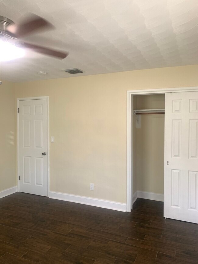 Building Photo - REMODELED 2 BR, 1 BATH 1 CAR GARAGE !