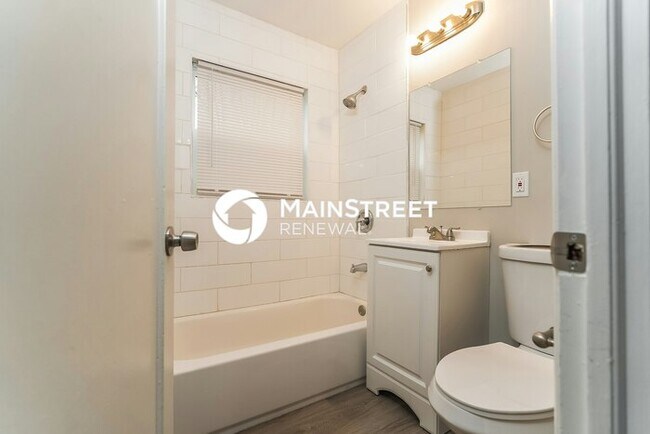 Building Photo - 5 Bedroom Pet-Friendly Home in Columbus, OH with Main Street Renewal