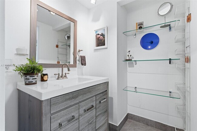 Building Photo - 690 SW 1st Ct