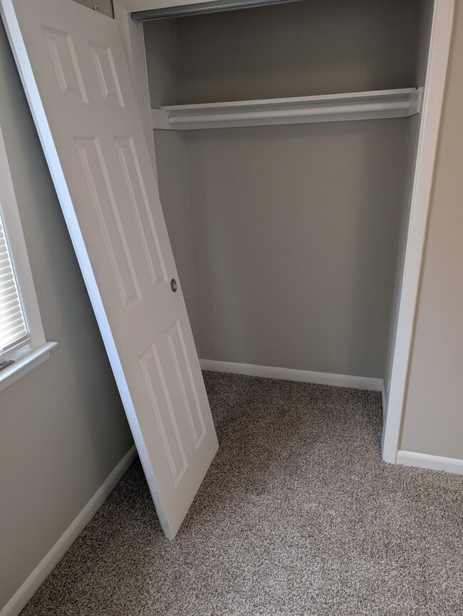 Building Photo - 3 Bedrooms 2 Bathrooms 21206