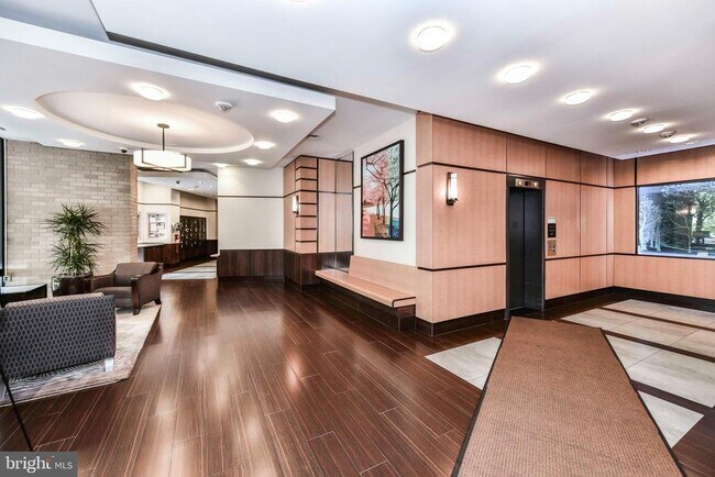 Building Photo - 309 Yoakum Pkwy