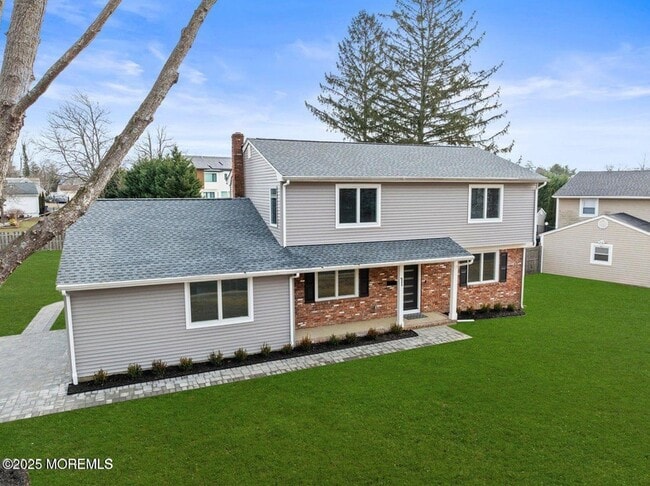 Building Photo - 1 Robin Dr